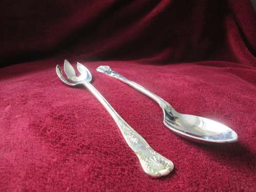 ***VINTAGE SILVERPLATED SALAD SPOON & FORK SET***