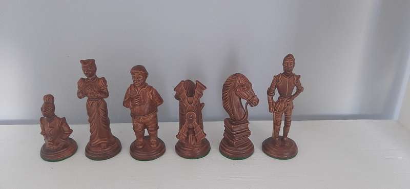 HOMAS 1970 EUROPEAN CHESS SET
