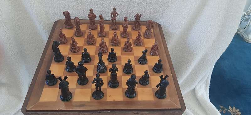 HOMAS 1970 EUROPEAN CHESS SET