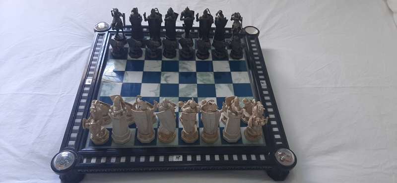 COLLECTORS HARRY POTTER CHESS SET - BOARD AND PIECES ARE LARGE!!!