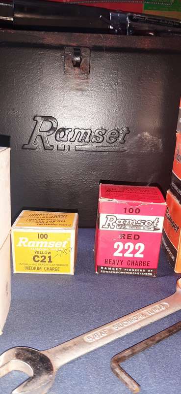 RAMSET 0.22 POWDER ACTUATED SYSTEM - TOOLBOX, GUN & +/- 1000 ROUNDS