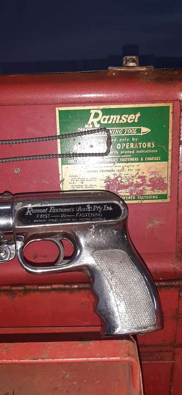 RAMSET 0.22 POWDER ACTUATED SYSTEM - TOOLBOX, GUN & +/- 1000 ROUNDS