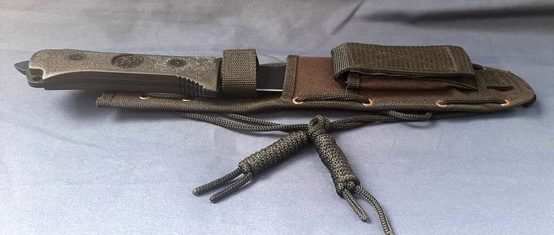 LARGE HUNTING DAGGER WITH SHEATH
