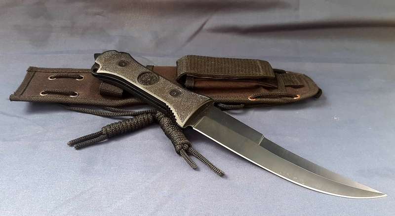 LARGE HUNTING DAGGER WITH SHEATH