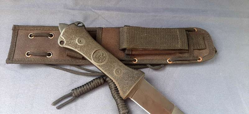LARGE HUNTING DAGGER WITH SHEATH