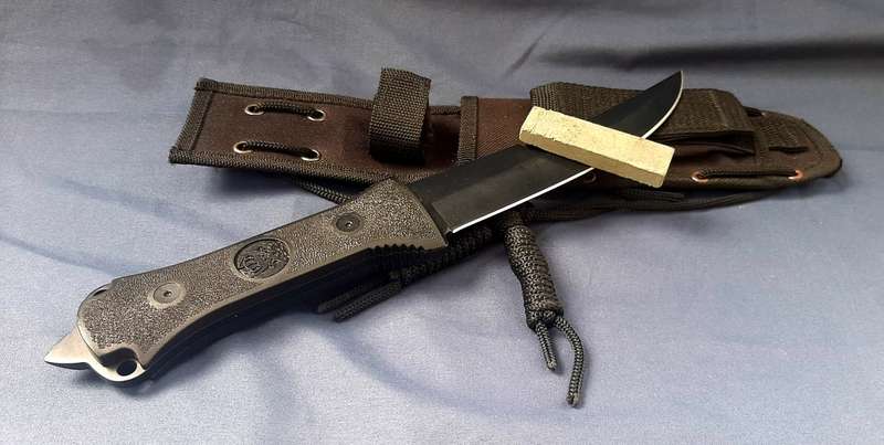 LARGE HUNTING DAGGER WITH SHEATH