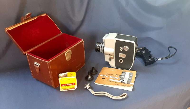 VINTAGE CINEMAX 8E AUTO ZOOM CAMERA WITH ACCESSORIES