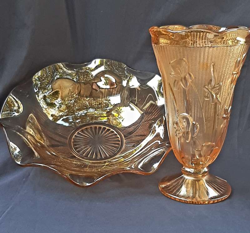 VINTAGE CARNIVAL VASE AND BOWL SET