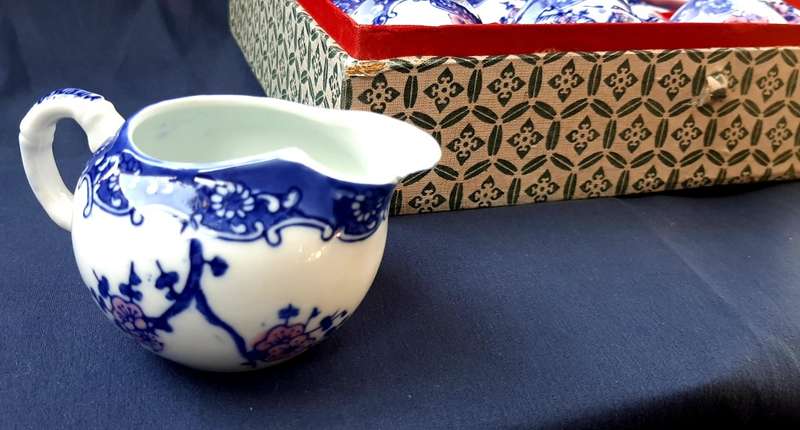 VINTAGE CASED BLUE AND WHITE CHINESE TEA SET