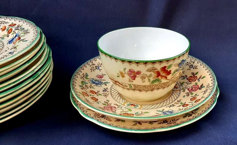 HUGE LOT OF AUTHENTIC SPODE TABLEWARE