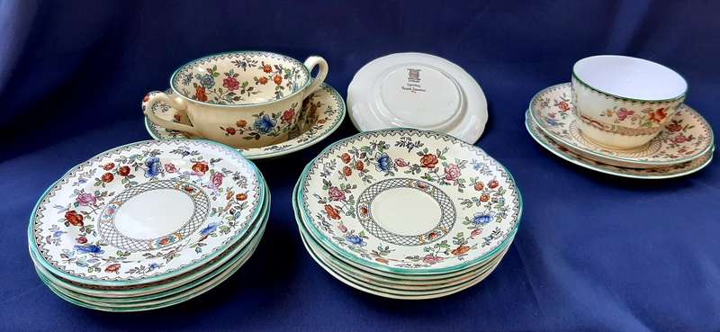 HUGE LOT OF AUTHENTIC SPODE TABLEWARE
