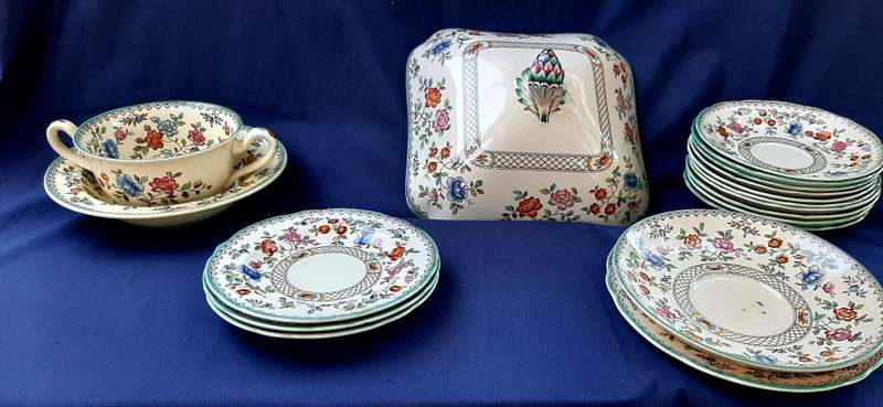 HUGE LOT OF AUTHENTIC SPODE TABLEWARE