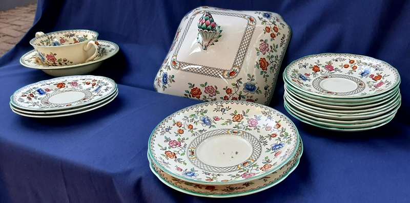 HUGE LOT OF AUTHENTIC SPODE TABLEWARE