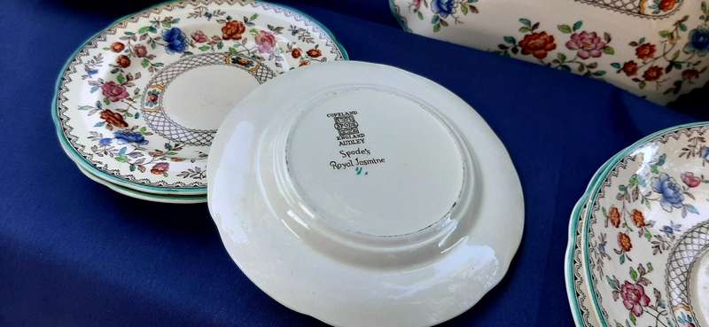 HUGE LOT OF AUTHENTIC SPODE TABLEWARE