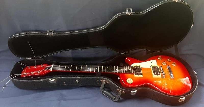 VINTAGE SUNBURST KIMBERLEY ELECTRIC GUITAR WITH HARD CARRY CASE