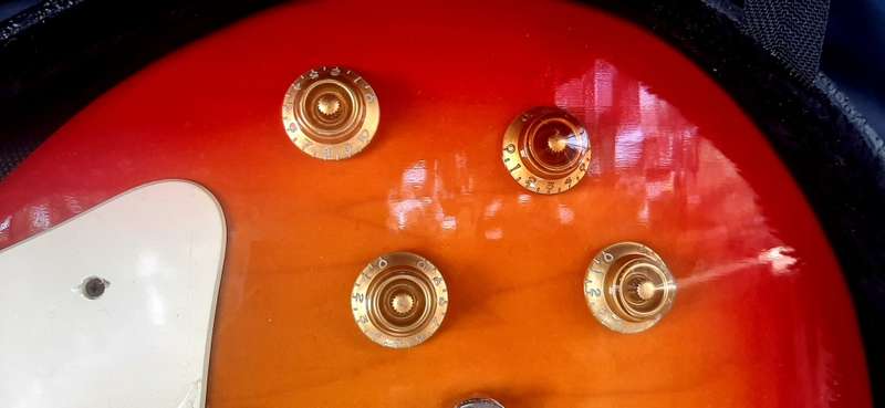 VINTAGE SUNBURST KIMBERLEY ELECTRIC GUITAR WITH HARD CARRY CASE