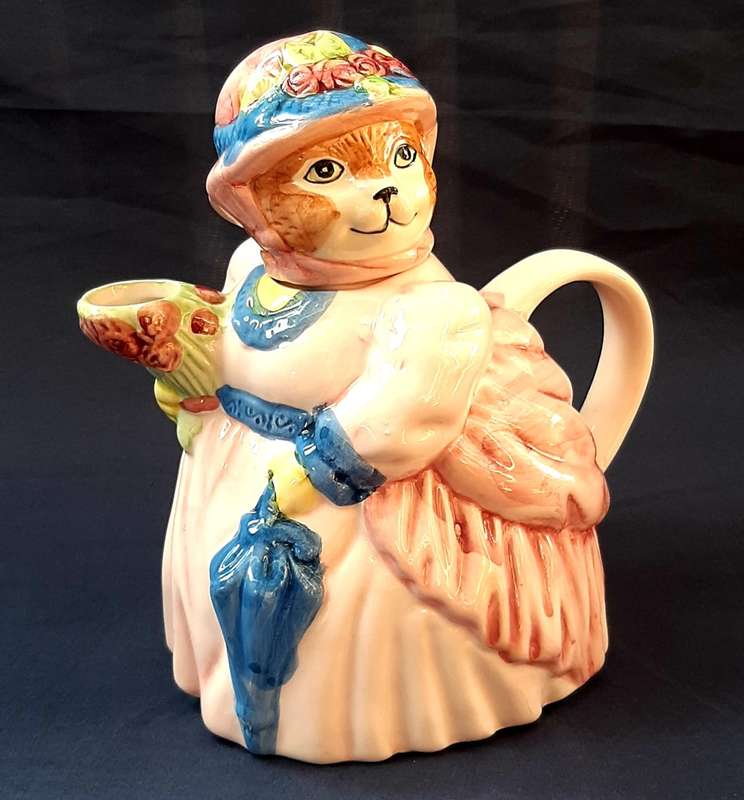 CUTE & WHIMSICAL CERAMIC TEA POT IN PERFECT CONDITION!!!