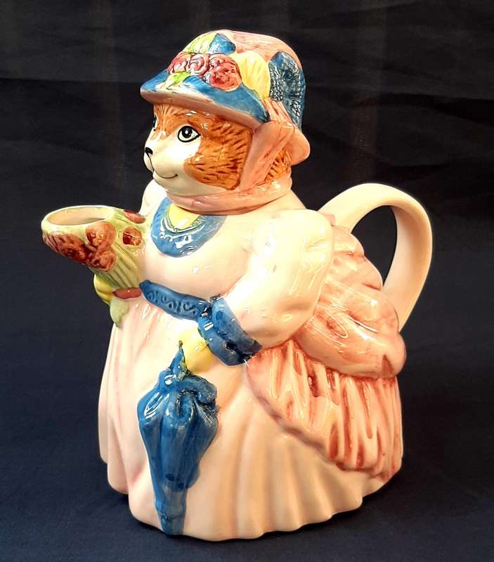 CUTE & WHIMSICAL CERAMIC TEA POT IN PERFECT CONDITION!!!
