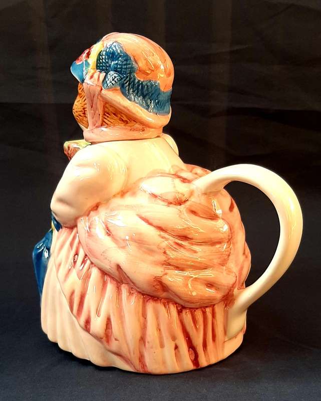 CUTE & WHIMSICAL CERAMIC TEA POT IN PERFECT CONDITION!!!