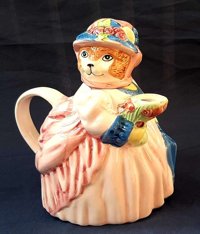 CUTE & WHIMSICAL CERAMIC TEA POT IN PERFECT CONDITION!!!