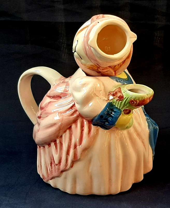 CUTE & WHIMSICAL CERAMIC TEA POT IN PERFECT CONDITION!!!