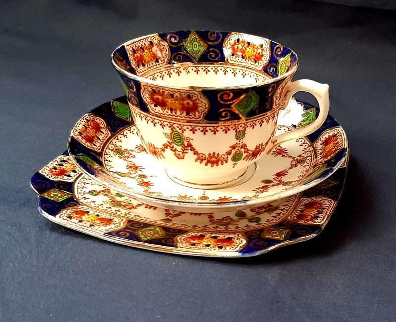 VINTAGE SALISBURY BONE CHINA TRIO - `MONA`