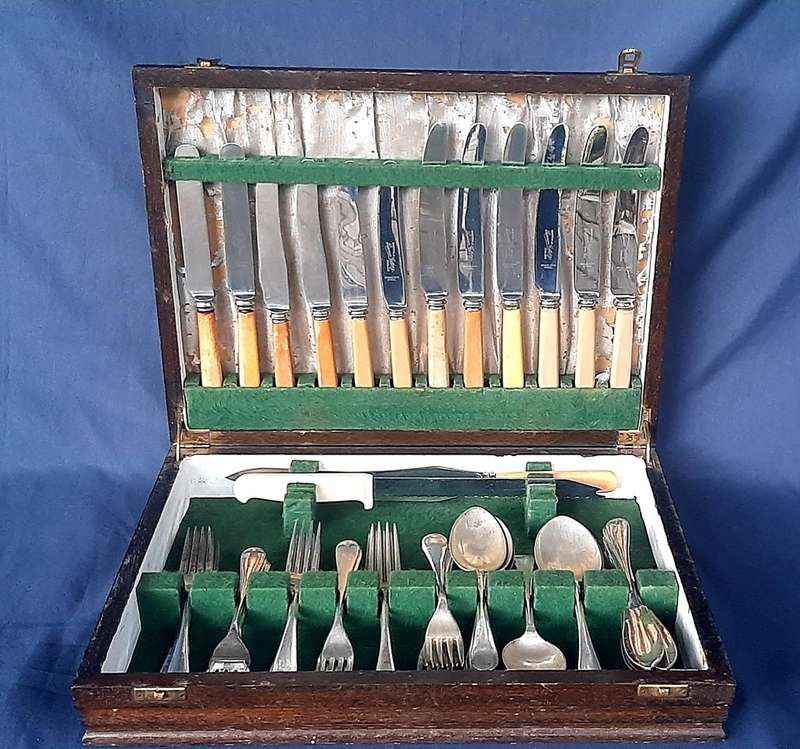 SUPERIOR CUTLERY FROM SHEFFIELD ENGLAND BONE HANDLE CANTEEN