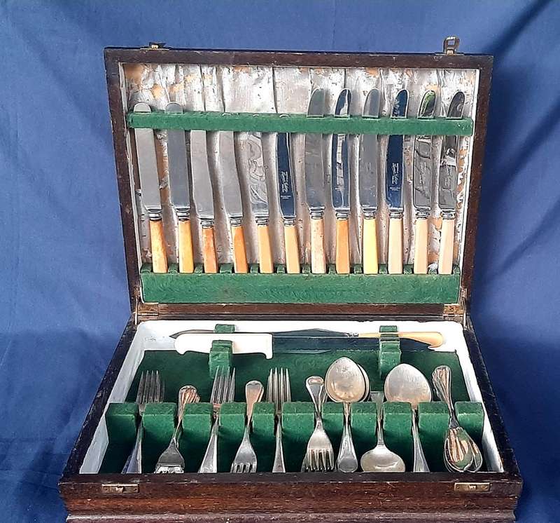 SUPERIOR CUTLERY FROM SHEFFIELD ENGLAND BONE HANDLE CANTEEN