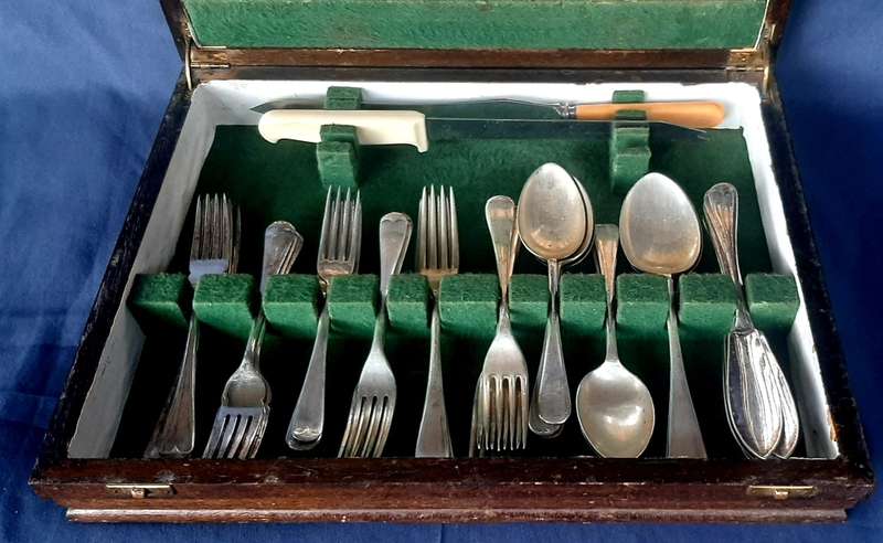 SUPERIOR CUTLERY FROM SHEFFIELD ENGLAND BONE HANDLE CANTEEN