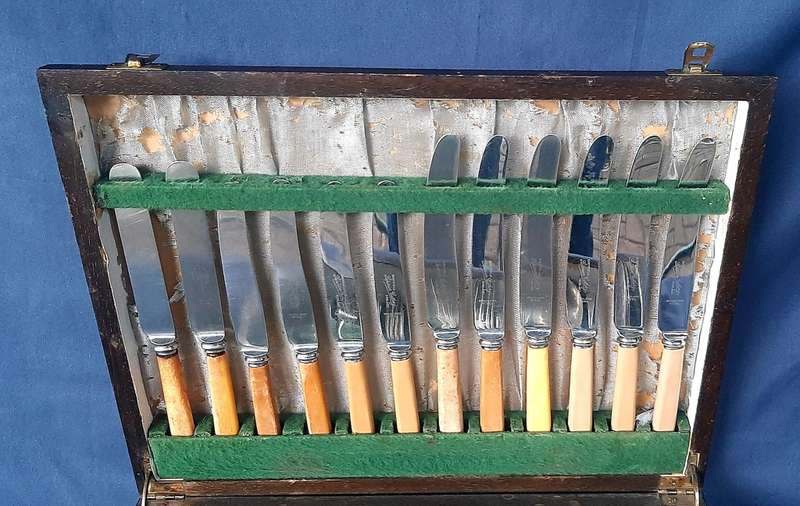 SUPERIOR CUTLERY FROM SHEFFIELD ENGLAND BONE HANDLE CANTEEN