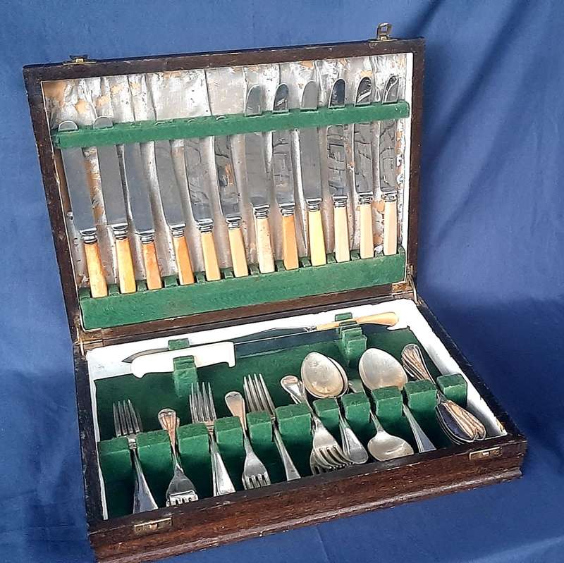 SUPERIOR CUTLERY FROM SHEFFIELD ENGLAND BONE HANDLE CANTEEN