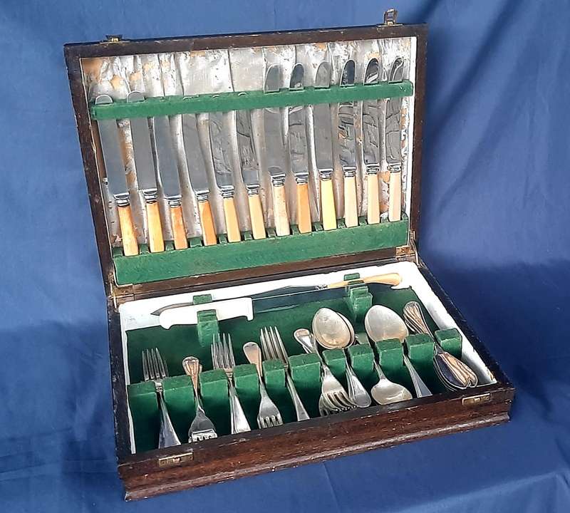 SUPERIOR CUTLERY FROM SHEFFIELD ENGLAND BONE HANDLE CANTEEN