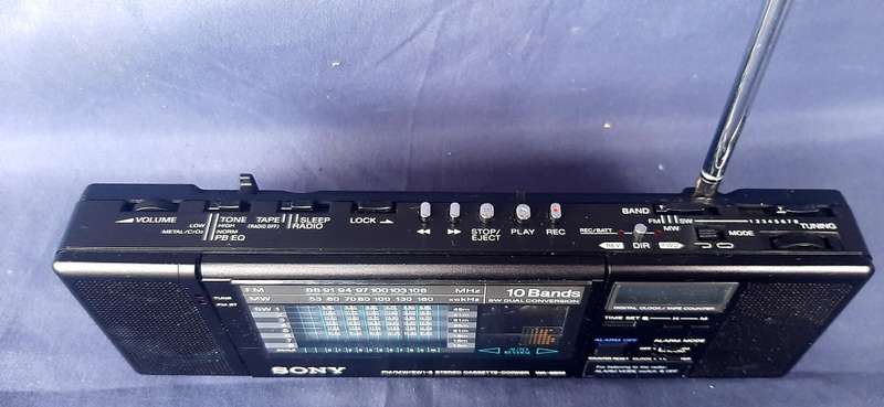VINTAGE (CIRCA 1980`S - 90`S) SONY COMPACT PORTABLE RADIO/TAPEDECK