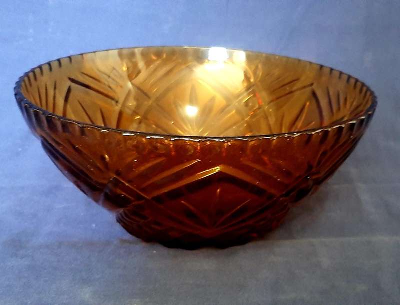 VINTAGE CARNIVAL BOWL IN PRISTINE CONDITION - 23CM DIAMETER