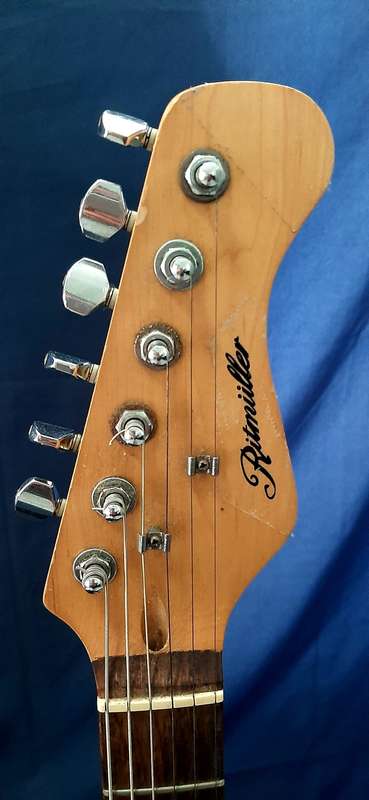 VINTAGE RITMULLER ELECTRIC GUITAR WITH ORIGINAL CARRY BAG