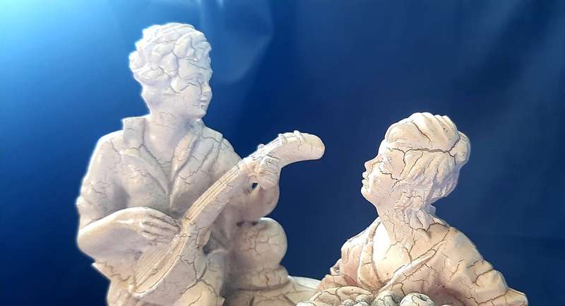 VINTAGE STATUE OF MAN SERENADING A WOMAN