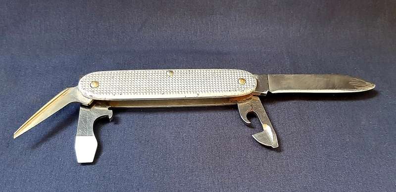 VINTAGE VICTORINOX POCKET KNIFE