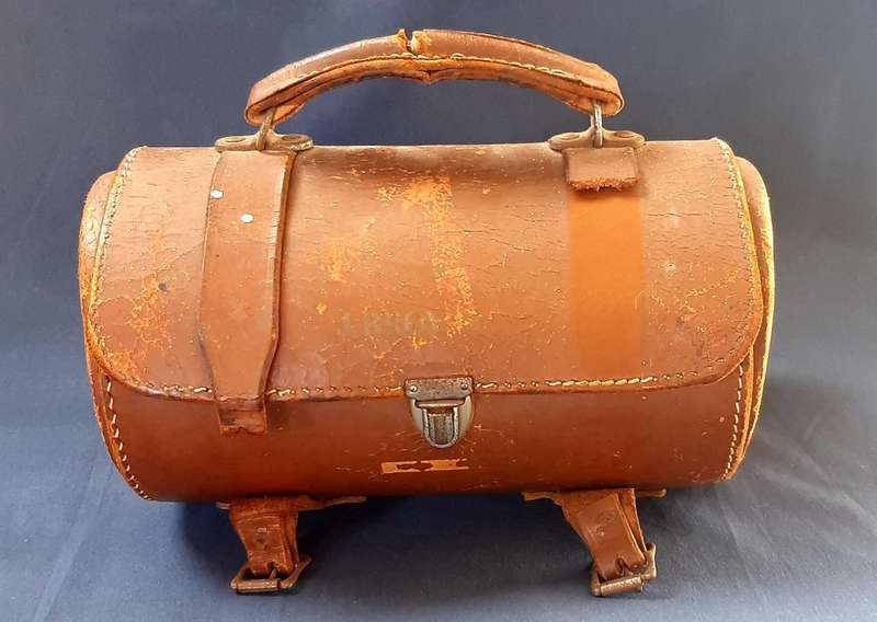 VINTAGE HENSILITE BOWLING SET IN ORIGINAL LEATHER CASE