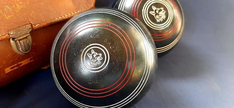 VINTAGE HENSILITE BOWLING SET IN ORIGINAL LEATHER CASE