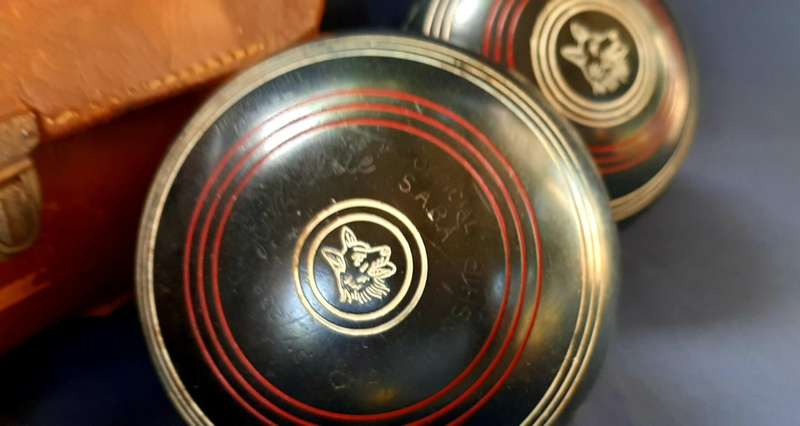 VINTAGE HENSILITE BOWLING SET IN ORIGINAL LEATHER CASE
