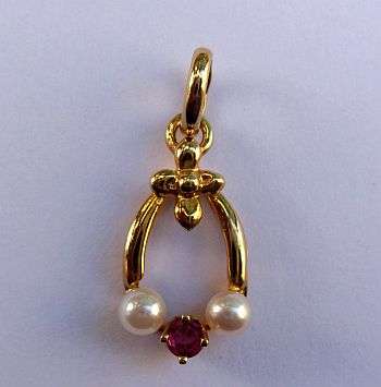 A VINTAGE GENUINE 9CT GOLD PENDANT - MADE IN WEST GERMANY - POSTAGE R25 - LAST ONE LIKE THIS !!!