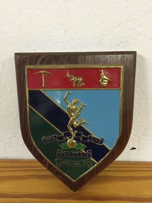 Vintage Military War shield Certa Cito