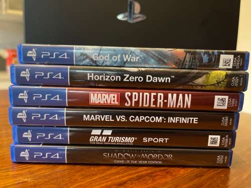 Playstation PS4 Pro + Controllers + Games