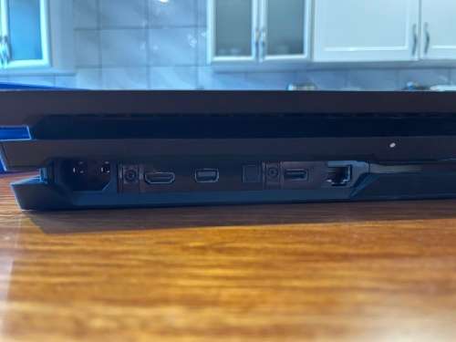 Playstation PS4 Pro + Controllers + Games