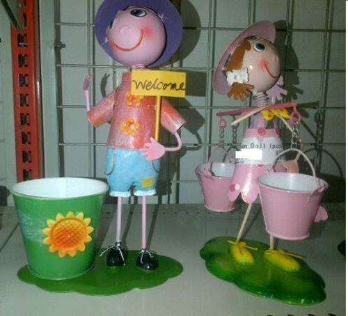 LOVELY IRON WELCOME DOLL  * CAN BE USED FOR HOME OR GARDEN DECOR *