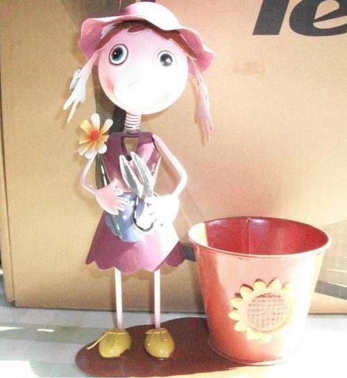 LOVELY IRON DOLL  * CAN BE USED FOR HOME OR GARDEN DECOR *