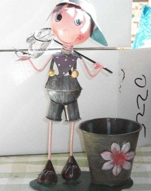 LOVELY IRON DOLL  * CAN BE USED FOR HOME OR GARDEN DECOR *