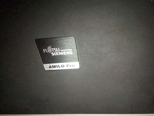 Fujitsu Siemans Amilo Pro!! PLEASE READ!!**** (BID FOR SPARES)!!  INCLUDES WIRED MOUSE AND CHARGER