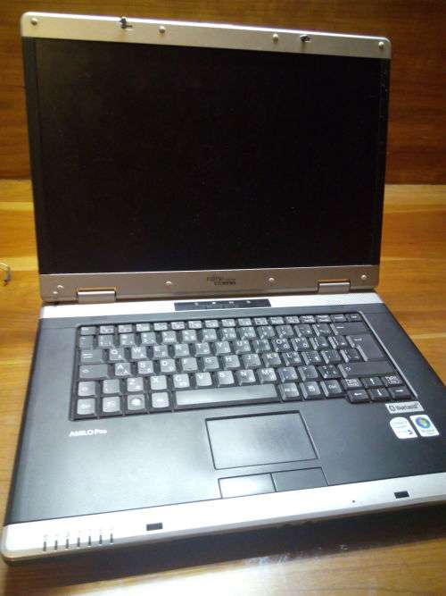 Fujitsu Siemans Amilo Pro!! PLEASE READ!!**** (BID FOR SPARES)!!  INCLUDES WIRED MOUSE AND CHARGER
