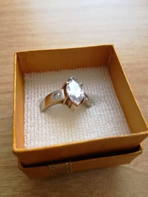 MASSIVE PRICE DROP!! One 9ct White Gold Ring & Two Diamonds! Amazing Deal! SEE VALUATION CERTIFICATE